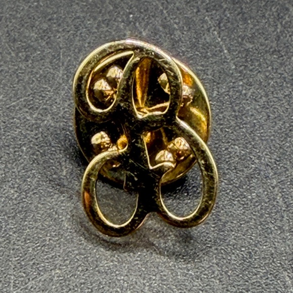Vintage Gold Tone Metal Monogram Lapel Pin Brooch, Jewelry - Picture 9 of 10
